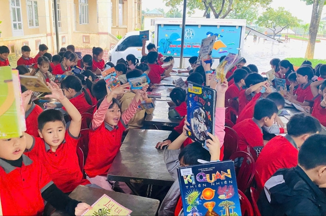 Thư viện lưu động - Kết nối tri thức, lan tỏa văn hóa đọc tại Quảng Trị - Ảnh 1.