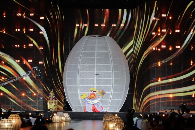 Rực rỡ đêm khai mạc Lễ hội Áo dài TP.HCM lần thứ 12  - Ảnh 13.