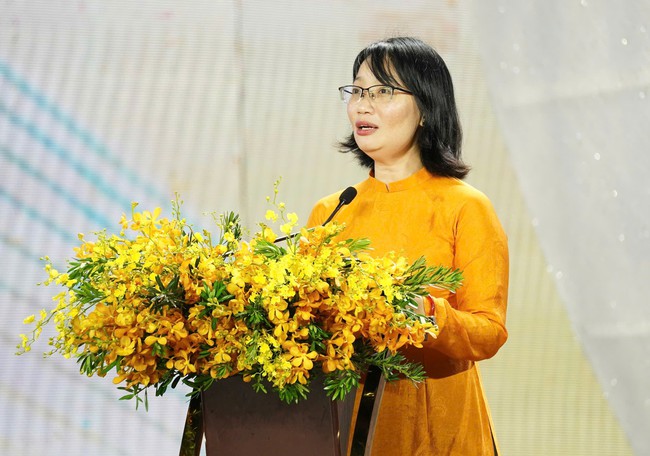 Rực rỡ đêm khai mạc Lễ hội Áo dài TP.HCM lần thứ 12  - Ảnh 3.