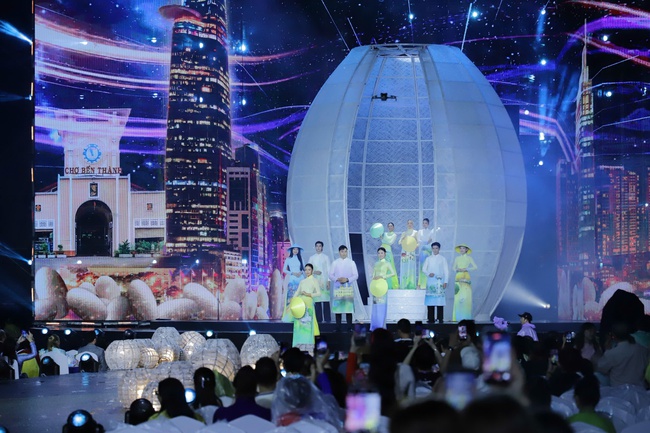 Rực rỡ đêm khai mạc Lễ hội Áo dài TP.HCM lần thứ 12  - Ảnh 5.