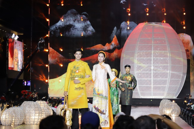 Rực rỡ đêm khai mạc Lễ hội Áo dài TP.HCM lần thứ 12  - Ảnh 11.