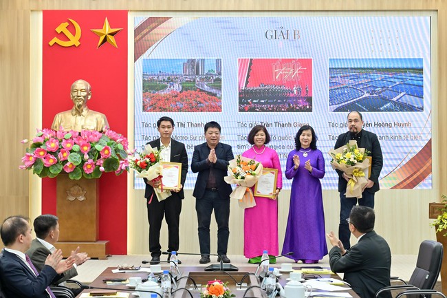 22 tác phẩm xuất sắc được vinh danh tại Cuộc thi ảnh báo chí “Việt Nam trên hành trình đổi mới” - Ảnh 4.