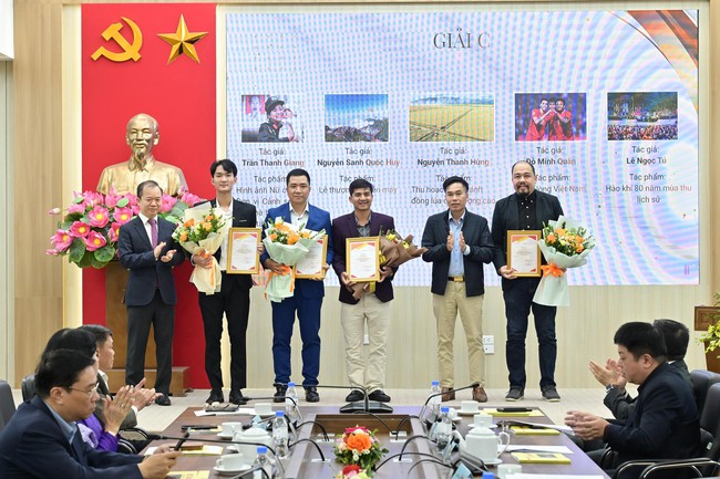 22 tác phẩm xuất sắc được vinh danh tại Cuộc thi ảnh báo chí “Việt Nam trên hành trình đổi mới” - Ảnh 5.
