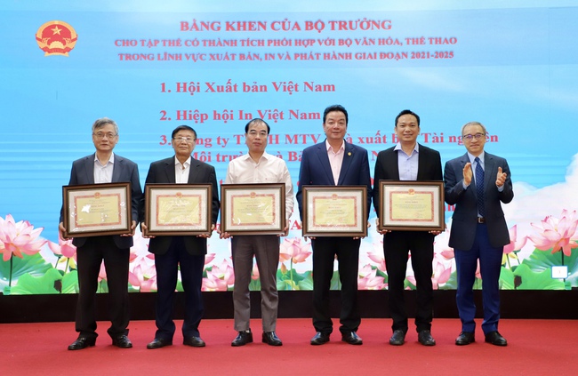 Tiếp tục phát triển ngành Xuất bản, In và Phát hành,  đóng góp tích cực vào sự nghiệp phát triển văn hóa, con người và tri thức của đất nước - Ảnh 6.