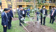 Đầu xuân Kỷ Hợi 2019, Thủ tướng dâng hương và trồng cây lưu niệm tại Khu di tích Chủ tịch Hồ Chí Minh tại Phủ Chủ tịch 