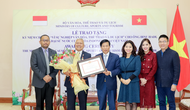 Trao kỷ niệm chương cho Đại sứ Indonesia tại Việt Nam