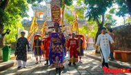 Hàng trăm tà áo dài diễu hành trên phố tri ân chúa Nguyễn Phúc Khoát