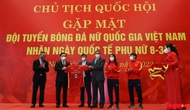Chủ tịch Quốc hội Vương Đình Huệ gặp mặt Đội tuyển Bóng đá nữ Việt Nam