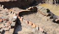 Khai quật khảo cổ tại Khu vực bề mặt mái đá Thung Lau