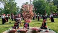 Trình diễn cây Nêu trong Tuần” Đại đoàn kết các dân tộc - Di sản Văn hoá Việt Nam”