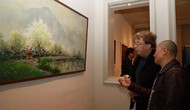 Ấn tượng về nghệ thuật Việt Nam qua triển lãm Sắc màu Quê hương ở Anh