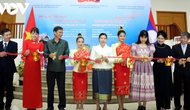 Triển lãm chuyên đề “Đất nước, con người và văn hóa Việt Nam” tại Lào