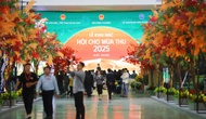 Gấp rút hoàn thiện gian hàng, sẵn sàng cho Hội chợ mùa Thu 2025