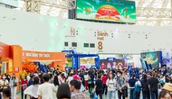 Người dân tấp nập đổ về Hội chợ mùa Thu lần thứ nhất 2025