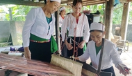 Phụ nữ Mường gìn giữ nghề dệt thổ cẩm – hướng phát triển kinh tế gắn với du lịch giúp giảm nghèo bền vững