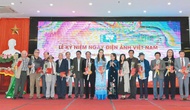 Trao Kỷ niệm chương 