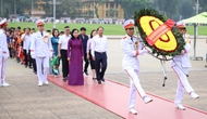 Đoàn đại biểu đồng bào các dân tộc báo công, viếng Lăng Chủ tịch Hồ Chí Minh