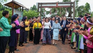 Phu nhân Thủ tướng Việt Nam và Nhật Bản thăm Làng Văn hóa- Du lịch các dân tộc Việt Nam