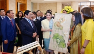 Thủ tướng Phạm Minh Chính cùng Thủ tướng Thái Lan tham quan triển lãm sản phẩm thủ công mỹ nghệ Việt Nam