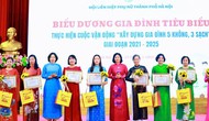 Biểu dương gia đình tiêu biểu trong thực hiện Cuộc vận động “Xây dựng gia đình 5 không, 3 sạch”
