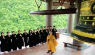 Đúng 6 giờ sáng ngày 1/7, các chùa trên toàn quốc cử chuông, trống cầu quốc thái dân an