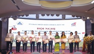 Chủ tịch UBND tỉnh Lào Cai trao Bằng khen cho YeaH1 vì đóng góp phát triển du lịch qua chương trình “Gia Đình Haha”