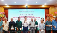 Trưởng ban Tuyên giáo và Dân vận Trung ương Nguyễn Trọng Nghĩa tặng quà gia đình chính sách tại tỉnh Tây Ninh