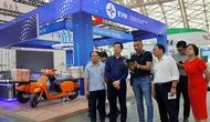 Phó Thủ tướng tham quan không gian triển lãm của 12 ngành công nghiệp văn hóa