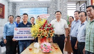 TP. Hồ Chí Minh thưởng “nóng” 300 triệu đồng cho nhà vô địch cờ tướng thế giới Lại Lý Huynh