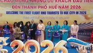 Du lịch Huế khởi động năm 2026 với lễ đón du khách đầu tiên bằng hàng không và tàu biển