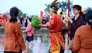 Lễ hội Vua Hùng dạy dân cấy lúa 