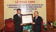 Trao Kỷ niệm chương Vì sự nghiệp văn hóa, thể thao và du lịch cho Nguyên Đại sứ Việt Nam tại Nhật Bản