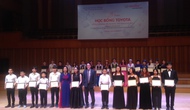 Thứ trưởng Đặng Thị Bích Liên trao học bổng Toyota hỗ trợ tài năng trẻ âm nhạc VN 2017