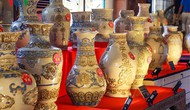 Triển lãm 100 bình gốm truyền thống mang hoa văn cổ thuần Việt