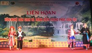 Liên hoan văn nghệ dân gian và trình diễn trang phục dân tộc tại Cao Bằng
