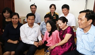 Bộ trưởng Nguyễn Ngọc Thiện thăm Mẹ Việt Nam Anh hùng Nguyễn Thị Vạch