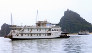 Quảng Ninh xử lý tình trạng mất an toàn trong neo đậu của tàu khách du lịch tại cảng Hòn Gai