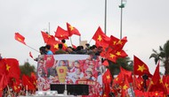 Bộ trưởng Nguyễn Ngọc Thiện dẫn đầu đoàn U23 Việt Nam thực hiện nghi lễ báo công dâng Bác
