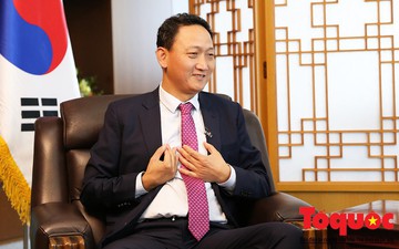 Đại sứ Hàn Quốc tại Việt Nam Kim Do Hyun: "Nếu thắng Nhật Bản, Việt Nam hoàn toàn có thể vươn ra vũ đài bóng đá quốc tế"