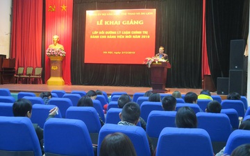 Khai giảng lớp bồi dưỡng lý luận chính trị dành cho đảng viên mới