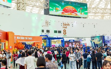 Người dân tấp nập đổ về Hội chợ mùa Thu lần thứ nhất 2025