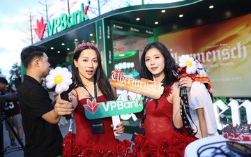 “Biển người” đổ về Concert GDRAGON – Khu vực check-in biến thành sàn diễn thời trang BIẾN THÀNH SÀN DIỄN THỜI TRANG