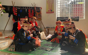 Gìn giữ và lan tỏa giá trị văn hóa dân tộc Dao qua lớp truyền dạy hát Páo dung và trang phục truyền thống