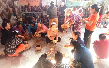 Lâm Đồng: Tập huấn, truyền dạy và trình diễn mô hình di sản văn hóa phi vật thể "Nghề làm gốm của người Chăm"