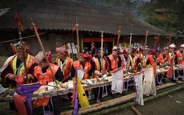 Di sản trong guồng quay du lịch