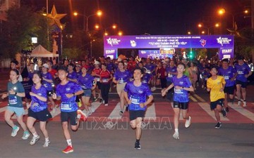 Hơn 5.000 người tham gia Giải đi bộ - chạy bộ 'Tự hào Thành phố tôi yêu'