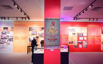 Giới thiệu hơn 200 tài liệu, hình ảnh, hiện vật quý giá tại triển lãm “Đảng Cộng sản Việt Nam - Từ Đại hội đến Đại hội”