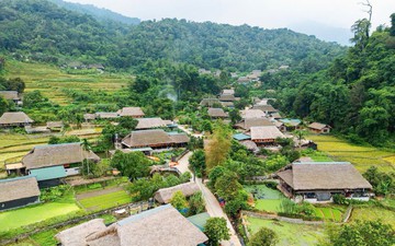 Lấy bản sắc làm gốc để phát triển bền vững