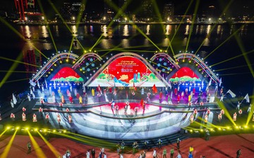 Trận địa pháo hoa lớn chưa từng có ở Hà Nội mừng thành công Đại hội Đảng XIV