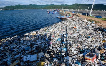 Ô nhiễm rác thải nhựa trong du lịch: Hành động thế nào cho tương lai xanh?